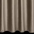 Zasłona szyta na taśmie 5 cm jasnobrązowa z tkaniny welwetowej w pionowe prążki, wykończona obciążnikiem