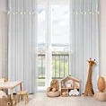 Firana kremowa z etaminy zdobiona taśmą dekoracyjną z wiszącymi trójwymiarowymi słonikami 140x250 cm przelotka KIDS
