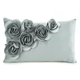 Poszewka na poduszkę 30 x 50 cm z welwetu kolor miętowy zdobiona w róże 3D