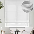 Roleta rzymska biała z delikatnej połyskującej tkaniny o strukturze deszczyku wykończonej obciążnikiem