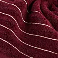 Ręcznik kąpielowy 50x90 cm kolor bordowy zdobiony prążkami z błyszczącej nici 500 g/m2 LUNARI