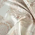 Poszewka szyta jasnobeżowo beżowa tkanina w ornamentowy wzór, z dodatkiem połyskującej nici