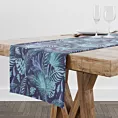 Obrus szyty TROPICANA jasnoniebiesko jasnoturkusowy z miękkiej tkaniny typu blackout drukowanej w egzotyczne liście