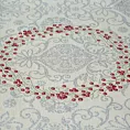 Obrus 140x180 cm srebrzysto, czerwony gobelinowy z motywem świątecznym, przetykany srebrną nicią
