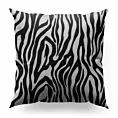 Poszewka szyta biało czarna z miękkiej tkaniny z nadrukiem, wzór w zebrę