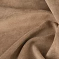 Obrus szyty jasnobrązowy z miękkiej tkaniny o welurowej strukturze i wyraźnym splocie