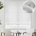 Roleta rzymska biała z miękkiej tkaniny o lekkim splocie i delikatnym połysku, wykończona obciążnikiem
