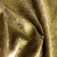 Obrus szyty oliwkowo miedziany z welwetowej, miękkiej tkaniny, z połyskującym nadrukiem
