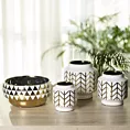 Wazon ceramiczny z geometrycznym wzorem biało-złoty