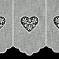 Tkanina firanowa zazdrostka z etaminy zdobiona haftowanymi ażurowymi sercami