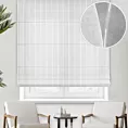 Roleta rzymska biała z tkaniny w pionowe pasy i efektem deszczyku, wykończona obciążnikiem