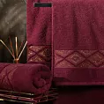 Ręcznik kąpielowy 50x90 cm bawełniany kolor bordowy przetykany błyszczącą nicią w geometryczny wzór 500 g/m2 AZARI