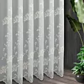 Tkanina firanowa, matowa z efektem deszczyku, z delikatnym haftem roślinnym