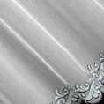 Tkanina firanowa matowa, z gatunku typu aden, zdobiona haftem z motywem roślinnego ornamentu Eurofirany