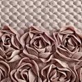 Narzuta welwetowa pudrowa 220x240 cm zdobiona pasem róż 3D ROSES Eva Minge