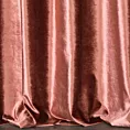 Zasłona szyta na taśmie 5 cm ciemnoróżowa z miękkiej welwetowej tkaniny z połyskiem