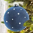 Bombka choinkowa o welwetowej powierzchni, zdobiona kryształkami