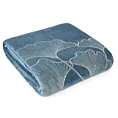 Koc flano 150x200 cm niebieski z błyszczącym nadrukiem z motywem liści miłorzębu GINKO