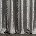 Zasłona szyta na taśmie 5 cm stalowo srebrzysta z miękkiej tkaniny welwetowej z ornamentowym błyszczącym nadrukiem
