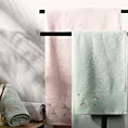 Ręcznik kąpielowy 50x90 cm bawełniany kolor różowy zdobiony haftem różyczek DALIA