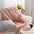 Koc z przyjemnego futerka 130x170 cm pudrowy ADORE