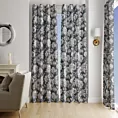 Zasłona szyta na fleksach MISHA stalowo biała z miękkiej tkaniny typu blackout drukowanej w nowoczesny kwiatowy wzór