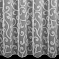 Firana szyta na taśmie 5 cm srebrna z miękkiej tkaniny o delikatnym połysku z nowoczesnym wzorem burnout, wykończona obciążnikiem