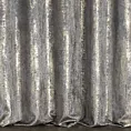 Zasłona szyta na taśmie 5 cm grafitowo złocista z grubej, welwetowej tkaniny z efektem przecieranego wzoru, zdobiona delikatnie połyskującym nadrukiem