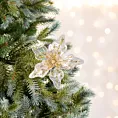 Świąteczny kwiat choinkowy z lśniącymi akcentami
