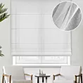 Roleta rzymska biała z matowej tkaniny, z efektem deszczyku, wykończonej obciążnikiem