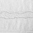 Ręcznik kąpielowy 50x90 cm bawełniany kolor biały zdobiony bordiurą z błyszczącym wzorem 500 g/m2 KARIN