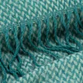 Koc akrylowy 130x170 cm miętowo, turkusowy jedwabisty w dotyku z drobnym strukturalnym wzorem i frędzlami AKRYL 3 Eurofirany Premium