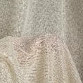 Tkanina firanowa z delikatnym połyskiem, wyraźnym splotem z efektem bukli, wykończona obciążnikiem