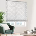 Roleta rzymska biało srebrna z tkaniny typu BATYST z delikatnie połyskującym, geometrycznym nadrukiem na całości tkaniny, wykończona obciążnikiem