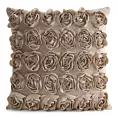 Poszewka na poduszkę 45 x 45 cm z welwetu kolor ciemnobeżowy zdobiona 3D aplikacją róż ROSES Eva Minge