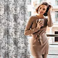 Zasłona popielato, biała w duże kwiaty z etaminy 140x250 cm przelotka - SANDRA