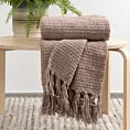 Koc 130x170 cm ciemnobeżowy tkany z frędzlami i wytłaczanym wzorem SUZI