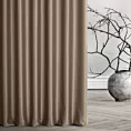 Zasłona szyta na taśmie 5 cm jasnobrązowa z tkaniny trudnopalnej, zaciemniającej, typu blackout