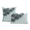 Poszewka na poduszkę 30 x 50 cm z welwetu kolor miętowy zdobiona w róże 3D
