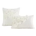 Poszewka na poduszkę 45 x 45 cm z welwetu kolor kremowy zdobiona w róże 3D