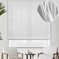 Roleta rzymska biała w stylu eko, z efektem deszczyku, zdobiona pionowymi paseczkami, wykończona obciążnikiem