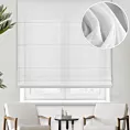Roleta rzymska biała z miękkiej tkaniny z rysunkiem delikatnych linii wykończonej obciążnikiem