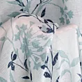 Firana biało, niebieska półprzezroczysta z lekkiej matowej etaminy z nadrukiem kwiatów 140x250 cm przelotka FIONA