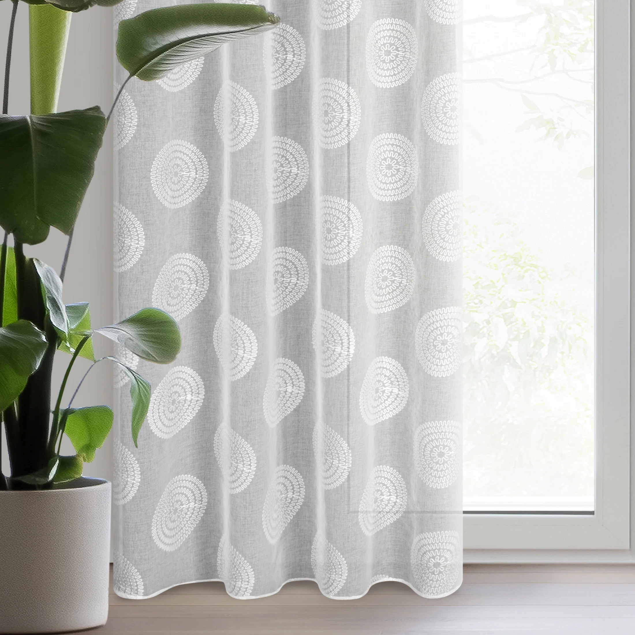 Firana biała z geometrycznym haftem 140x250 cm przelotka MILAGROS | eurofirany