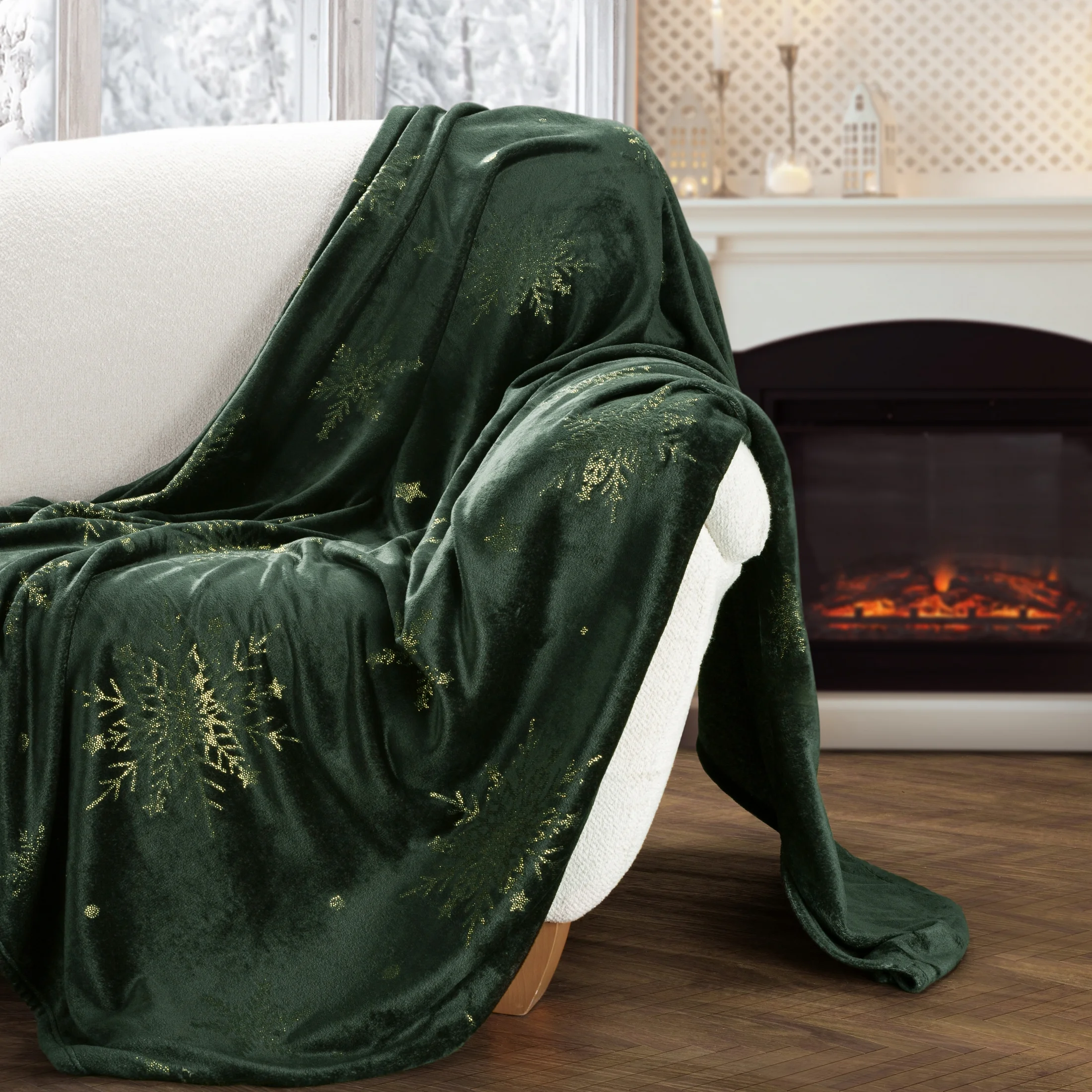 Koc świąteczny 150x200 cm ciemnozielony, złoty zdobiony nadrukiem śnieżynek | eurofirany