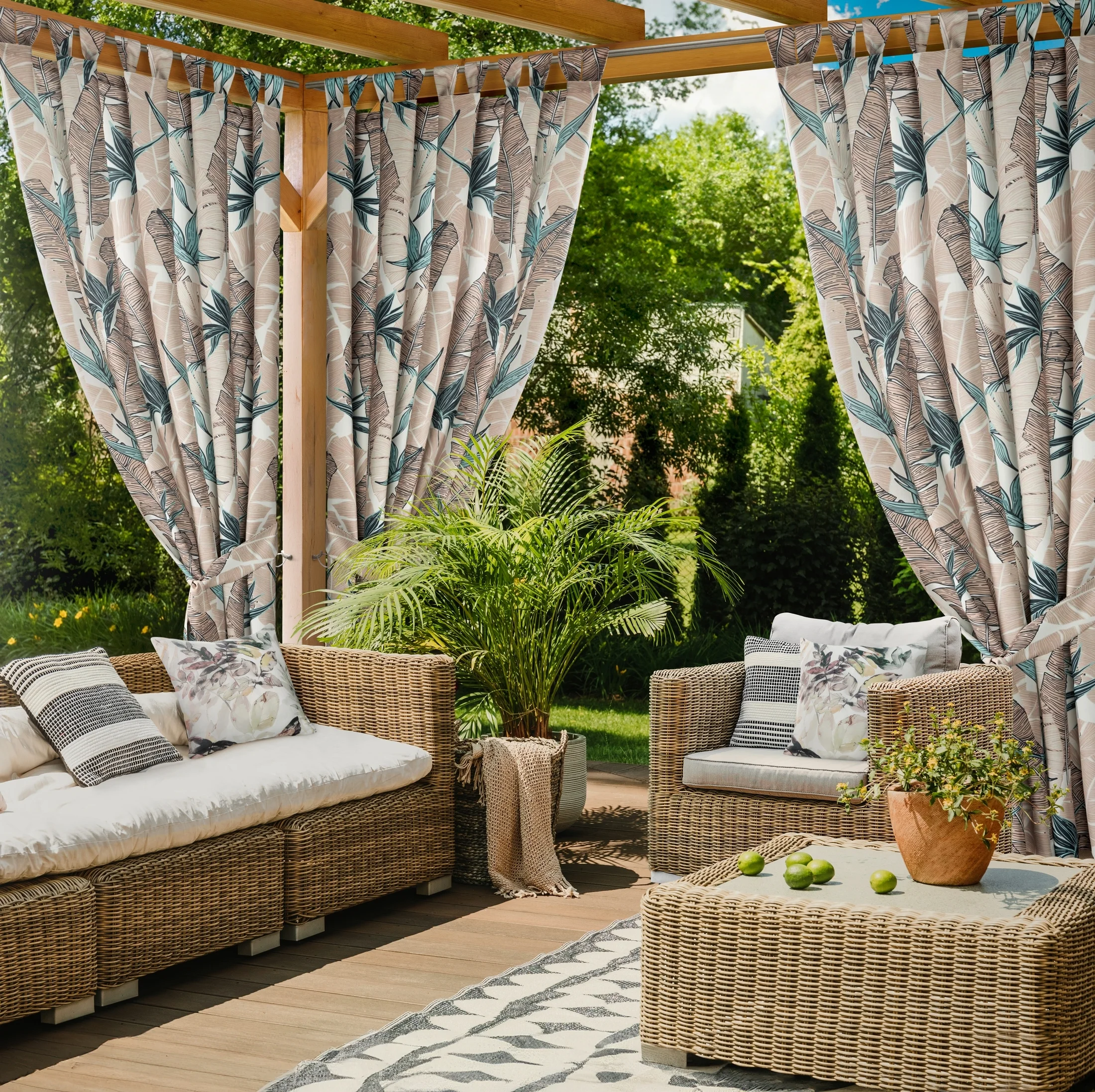 Zasłona beżowo, zielona z wodoodpornej tkaniny idealna do ogrodu i na taras 155x240 cm szelki/rzep - GARDEN | eurofirany