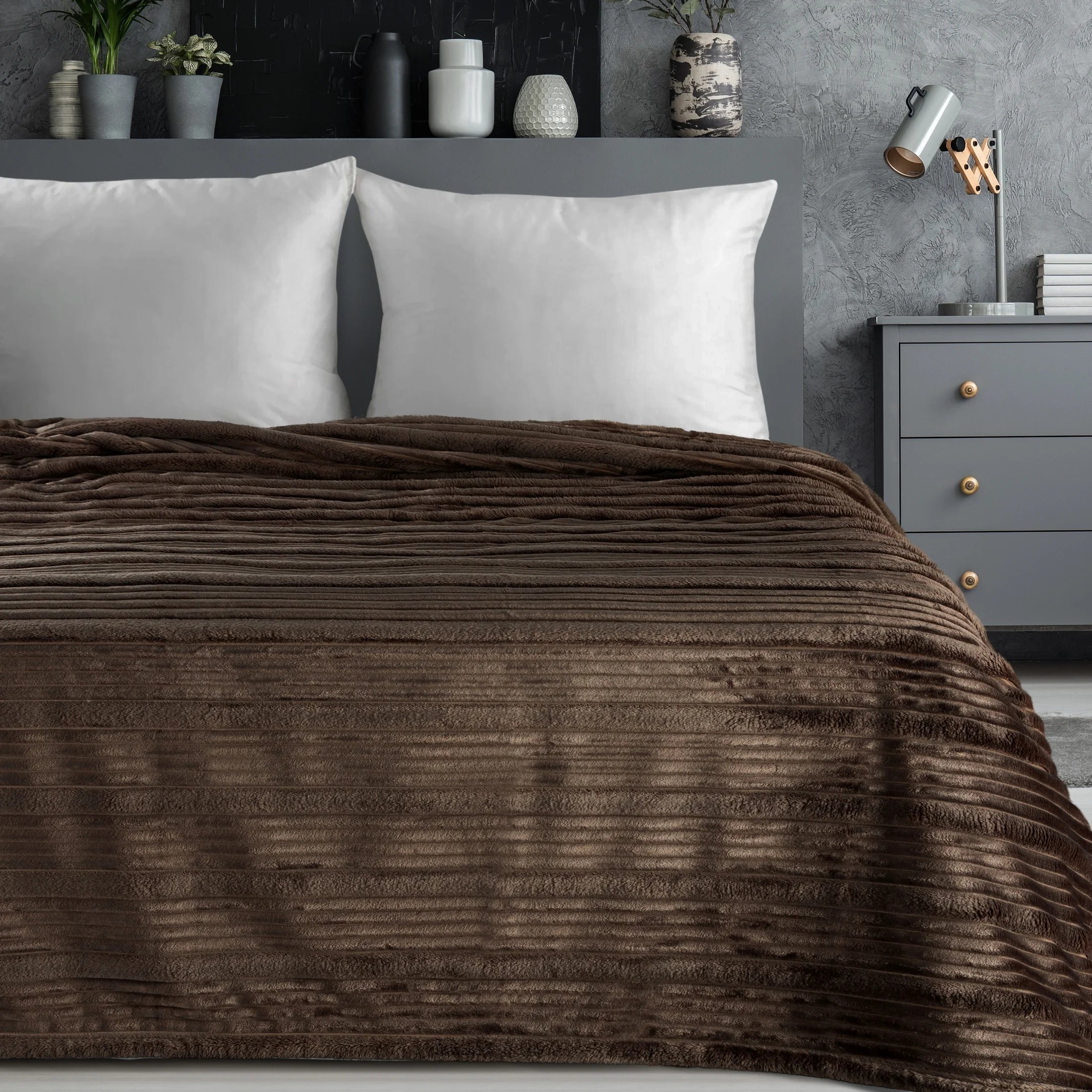 Koc 150x200 cm ciemnobrązowy, typu flano z wzorem 3D NINA