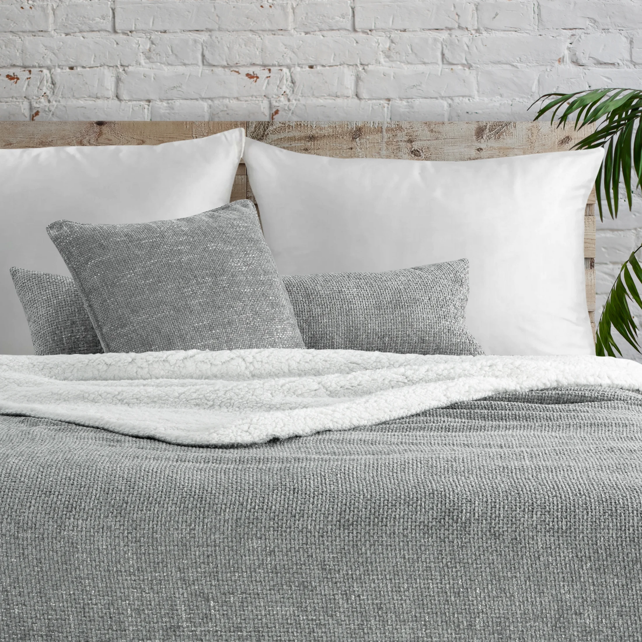 Poszewka na poduszkę 45x45 cm srebrna z szenilowej tkaniny AURA - kolekcja TOLEDO