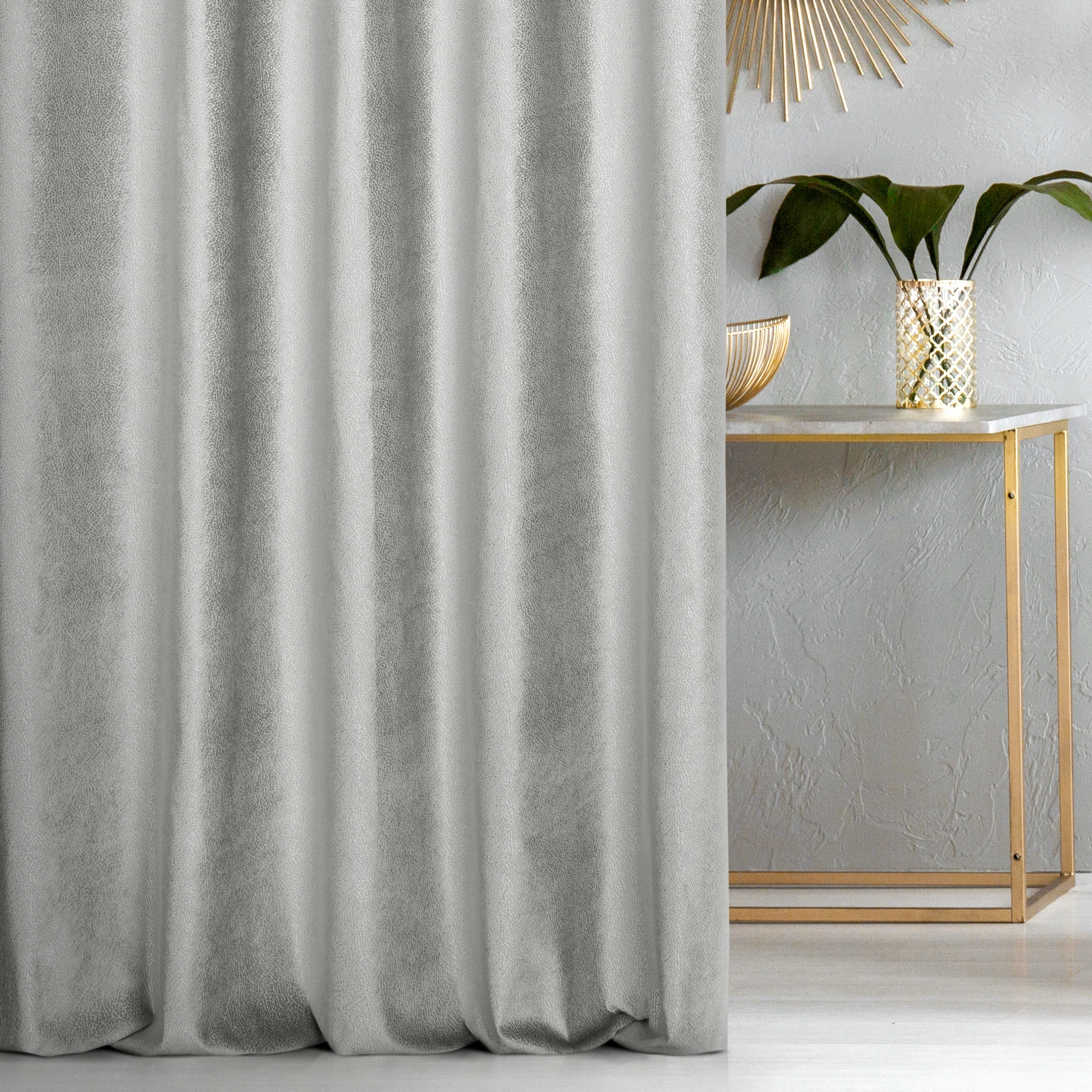 Takanina zasłonowa grubsza, welwetowa, z wytłaczanym drobnym wzorem, z połyskiem z kolekcji Eva Minge