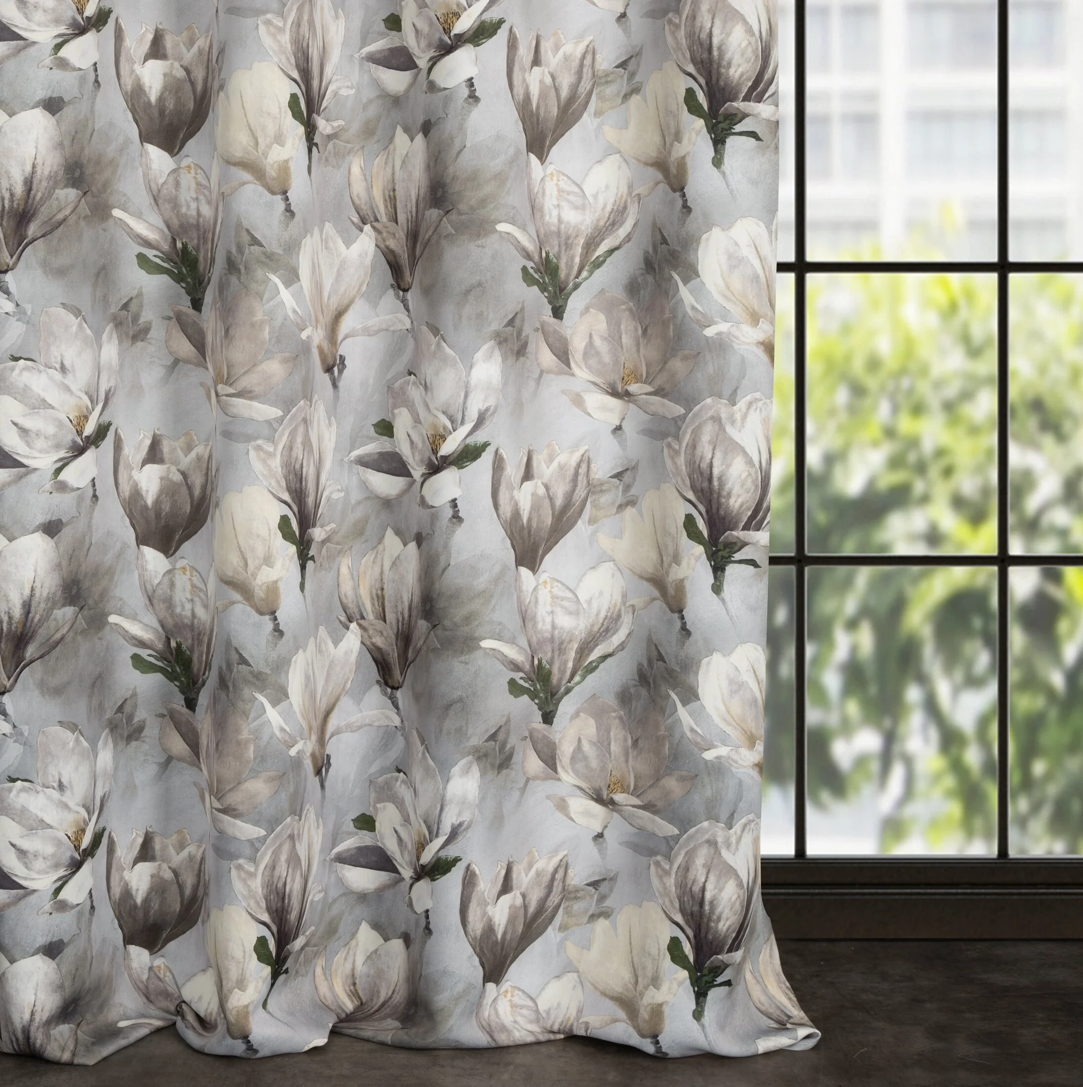 Zasłona popielato, kremowa z motywem kwitnących magnolii, zaciemniająca 140x250 cm przelotka - LARI | eurofirany